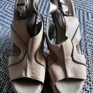 Vintage Banana Republic Women's Tan Leather Sandals, 7.5, 4.5 inches